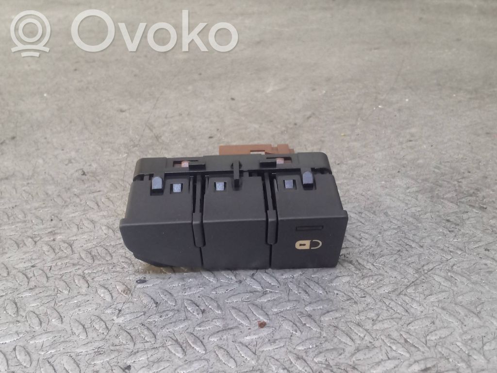 Buton comutator închidere centralizată   96637757ZD