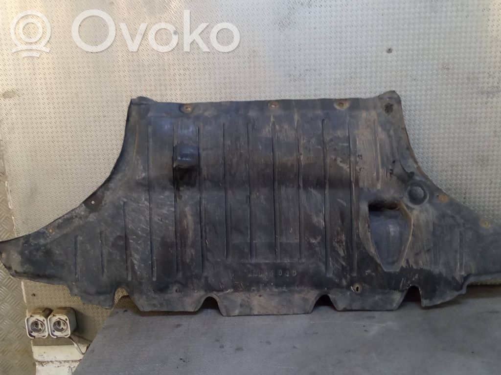Cache de protection sous moteur