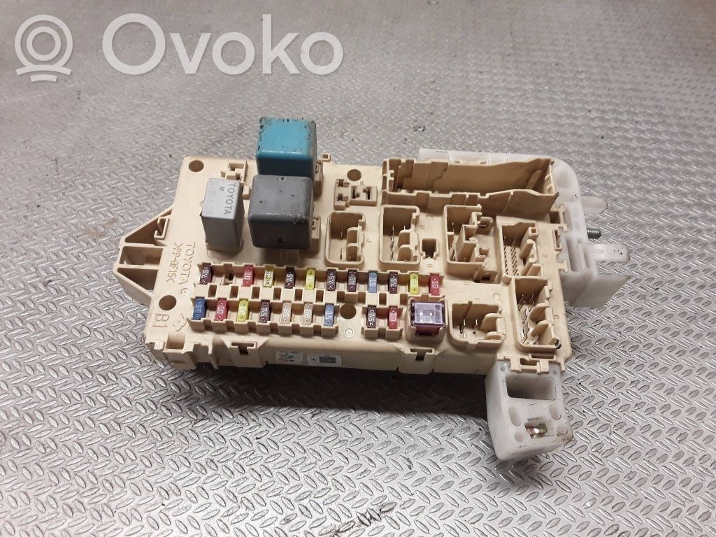 Toyota Corolla Verso AR10 Module de fusibles 