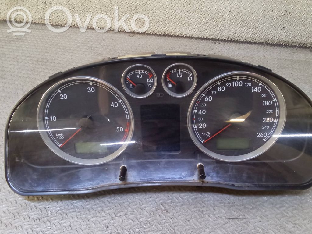 Volkswagen PASSAT B5.5 Geschwindigkeitsmesser Cockpit