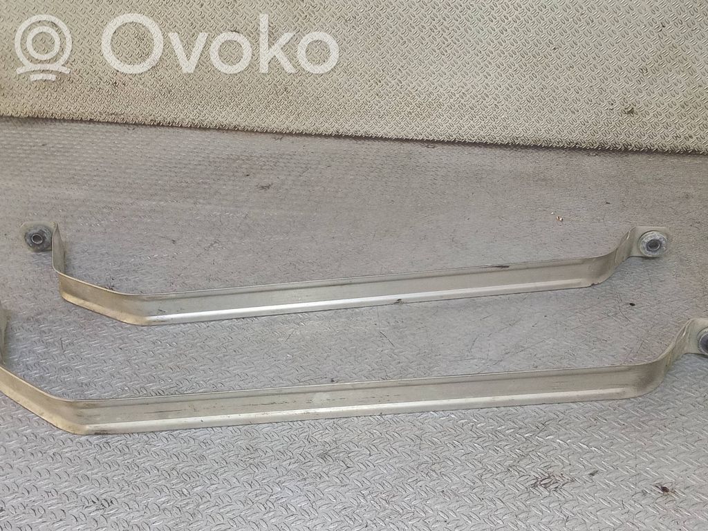 BMW 5 F10 F11 Uchwyt / Mocowanie zbiornika paliwa 