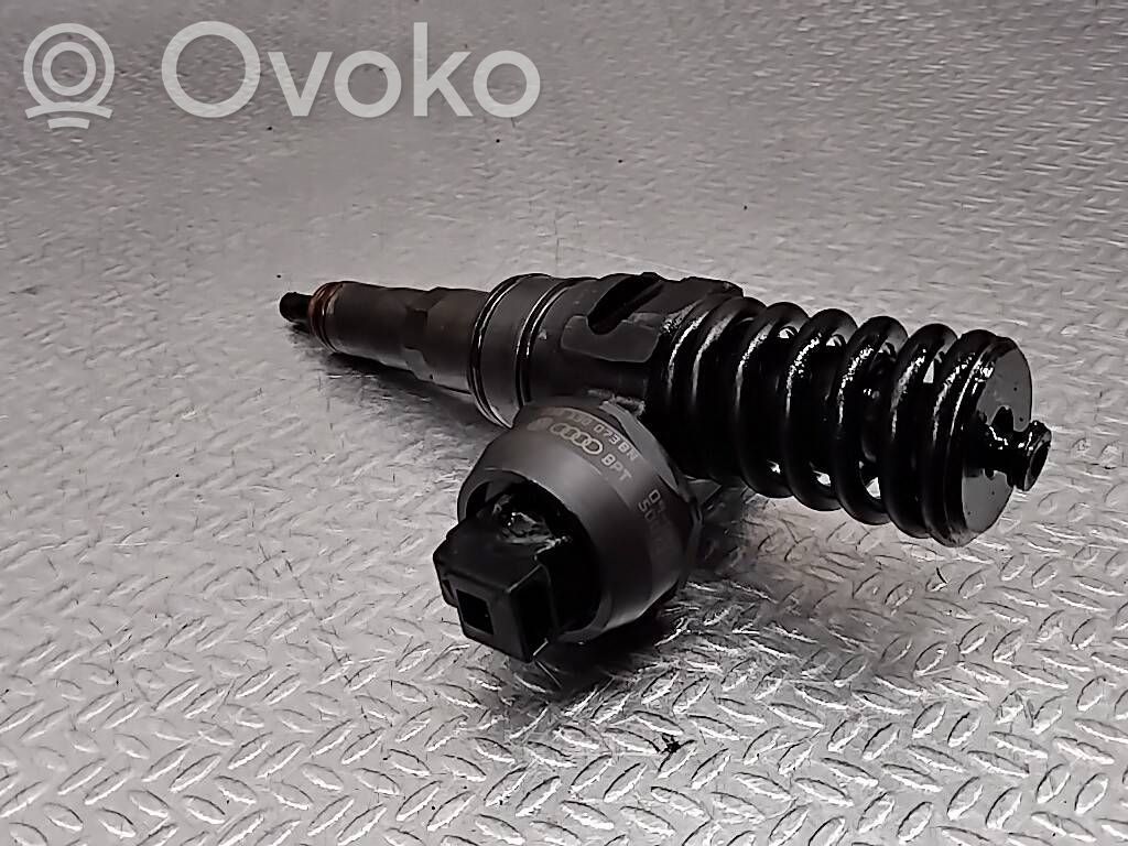 Injektor Einspritzdüse   038130073BN