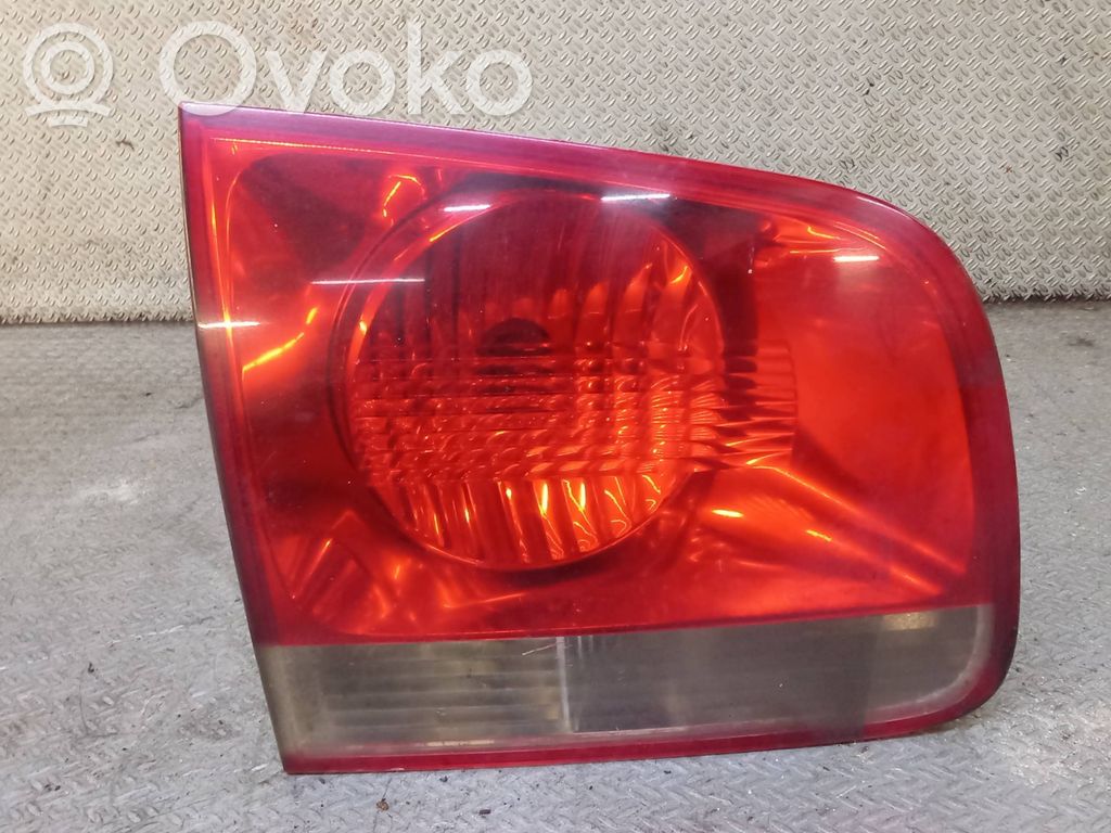 Volkswagen Touareg I Takaluukun takavalot 