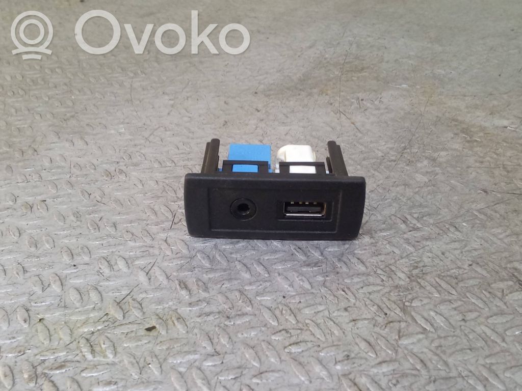 Mercedes-Benz Vito Viano W447 Разъем USB