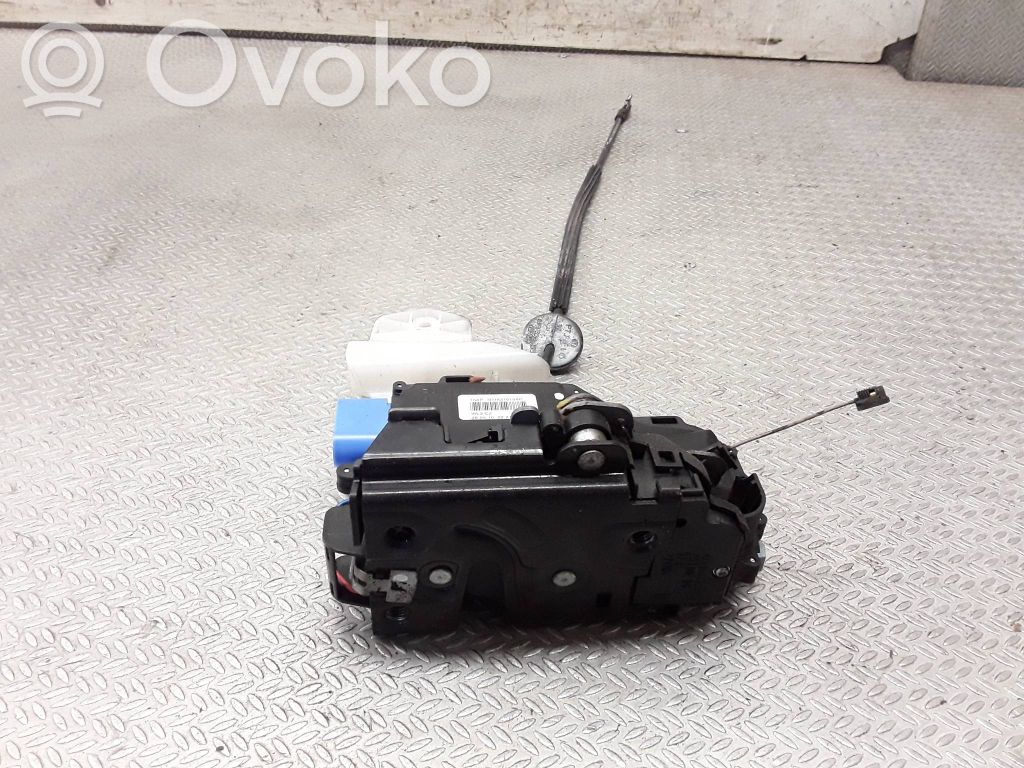 Volkswagen Touran I Etuoven lukko