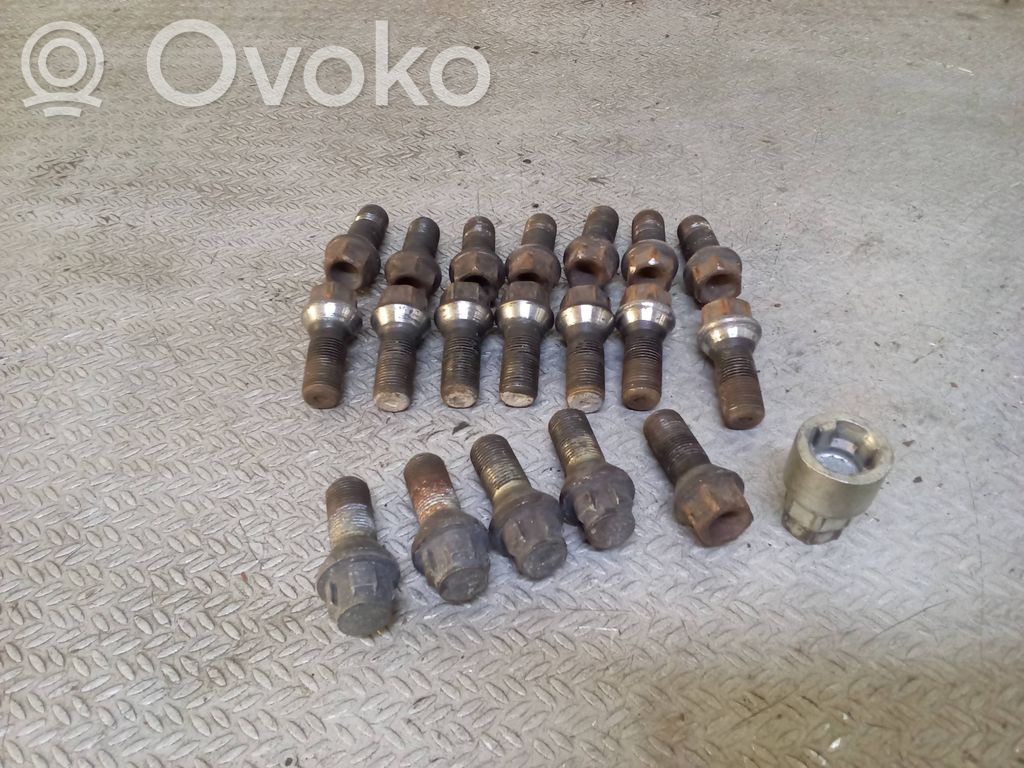 BMW 7 F01 F02 F03 F04 Skrūves, uzgriežņi