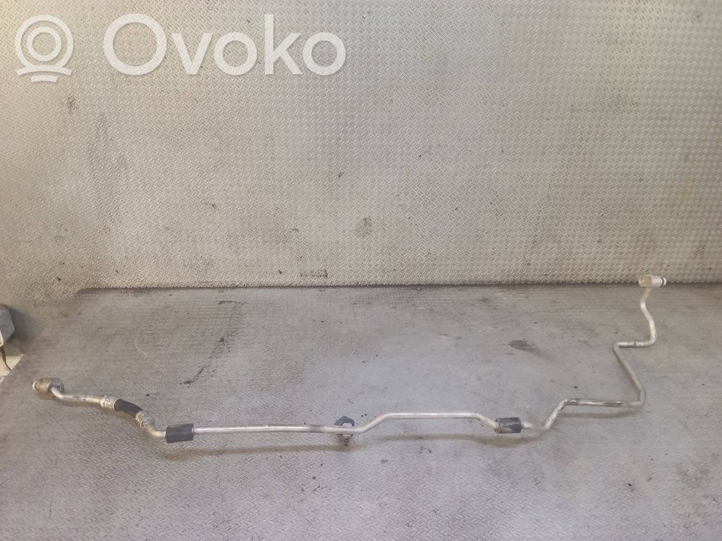 BMW 7 F01 F02 F03 F04 Ilmastointilaitteen putki (A/C) 