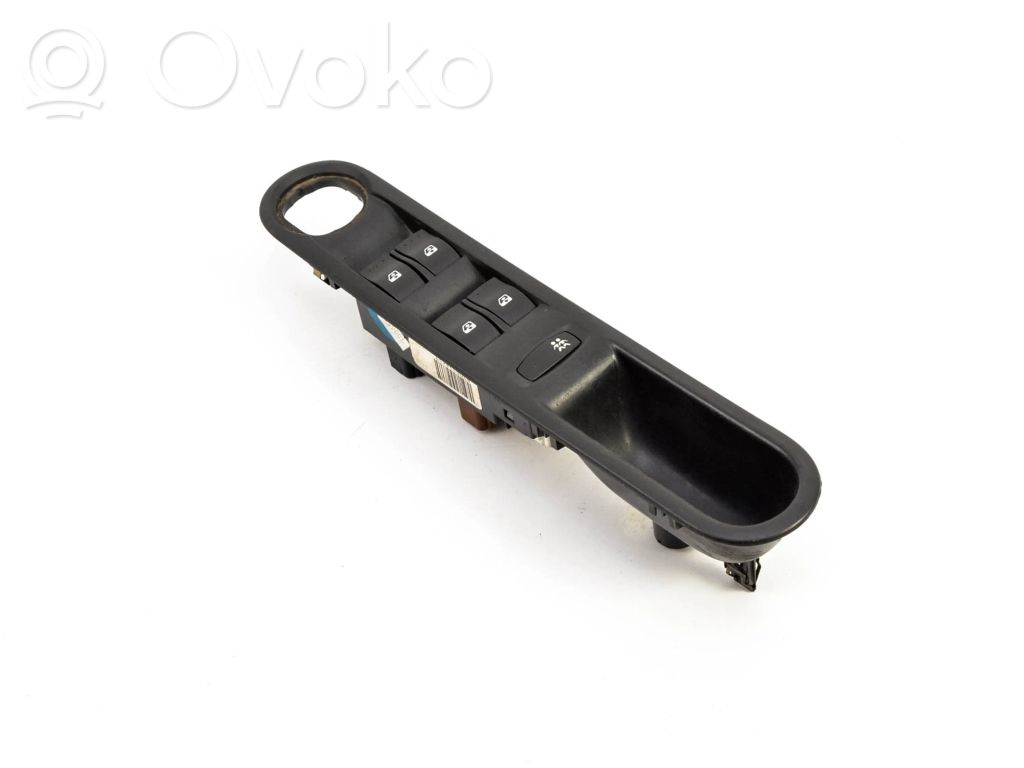 Electric window control switch   8200328427