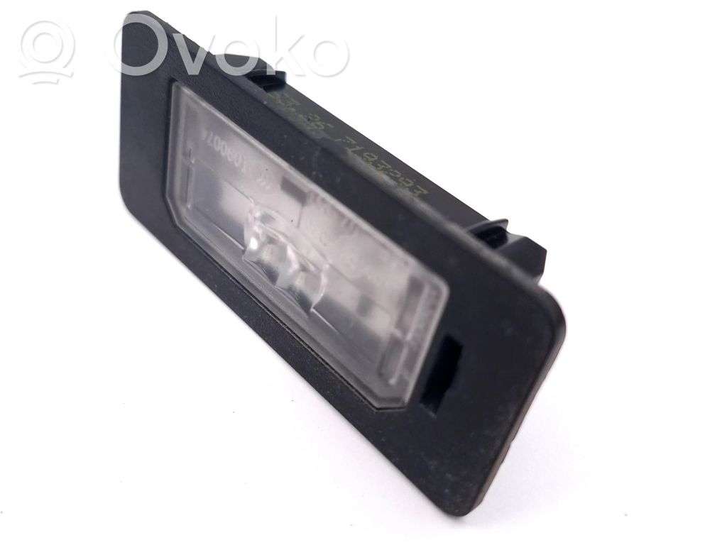 BMW 2 F46 Lampa oświetlenia tylnej tablicy rejestracyjnej 