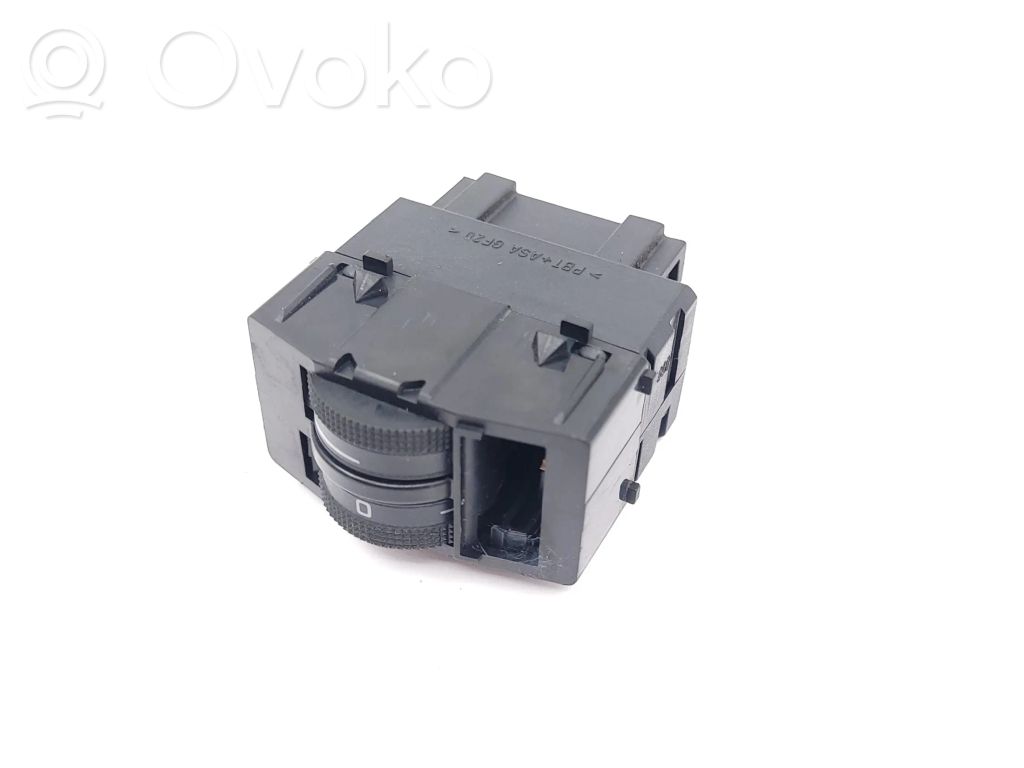 Central locking switch button   8Z0919094,8Z0919094,04052210,04052210