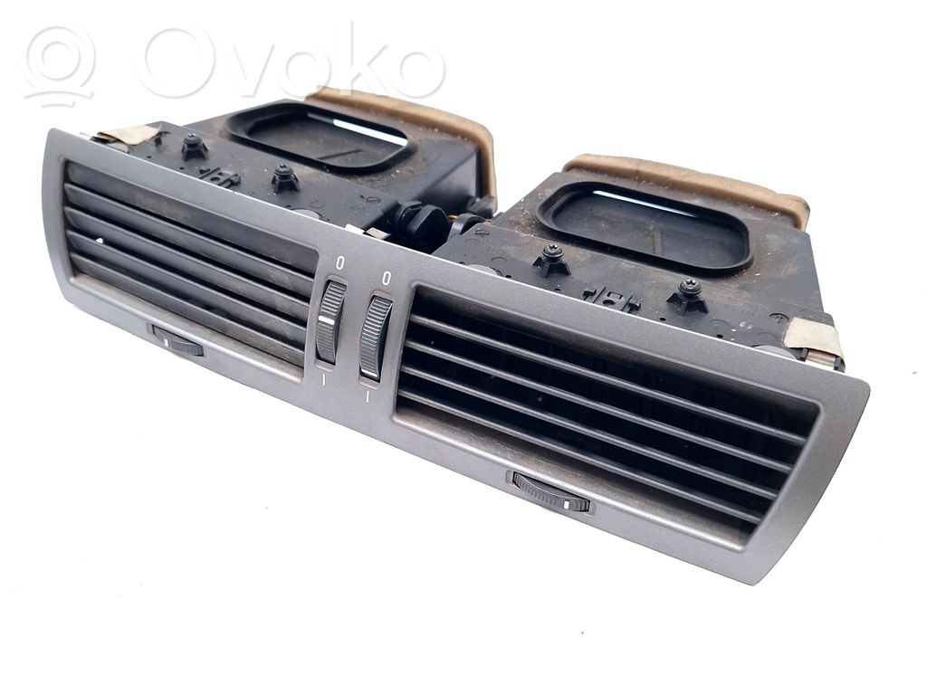 BMW 7 E65 E66 Šoninės oro grotelės 
