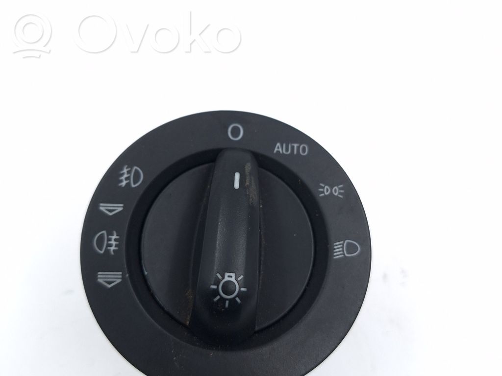 Headlight level height control switch