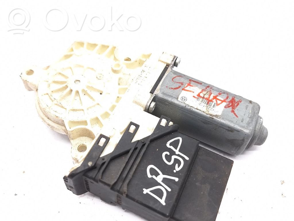 Volkswagen PASSAT B6 Silniczek podnoszenia szyby drzwi tylnych 