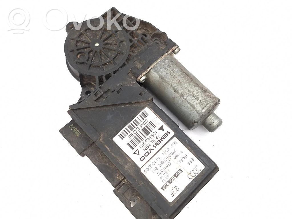 Audi A4 S4 B7 8E 8H Silniczek podnośnika szyby drzwi 