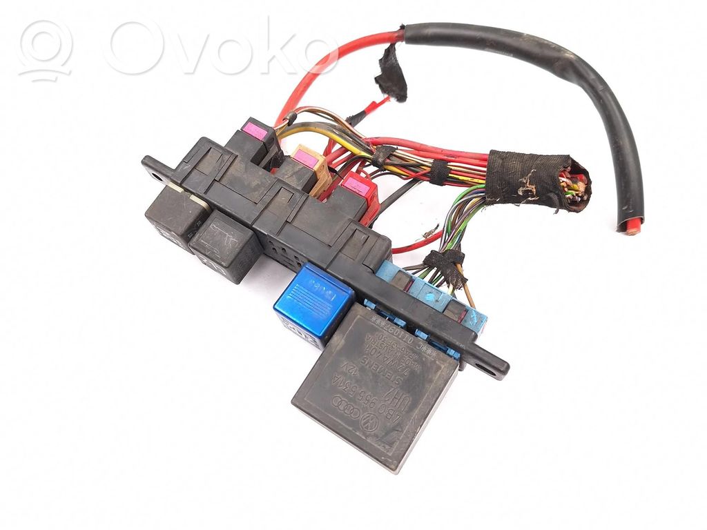 Bloque de montaje de relé   8L0941822A,8L0941822A,8L0941822A,1J0937731,5WK46874,7M0959533A,896083000,8L0941822A