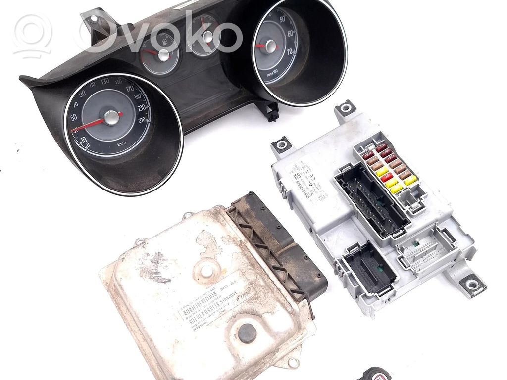 Fiat Grande Punto Kit cu ECU motor și set închidere uși 