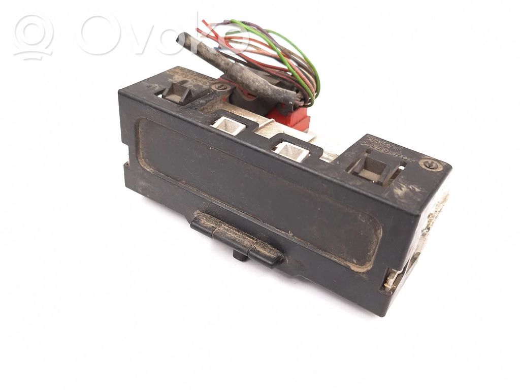 Monitor / wyświetlacz / ekran   216676711,NS31691158,216764983B,216684669A,216737697,216737709,216768379A,8200107839B