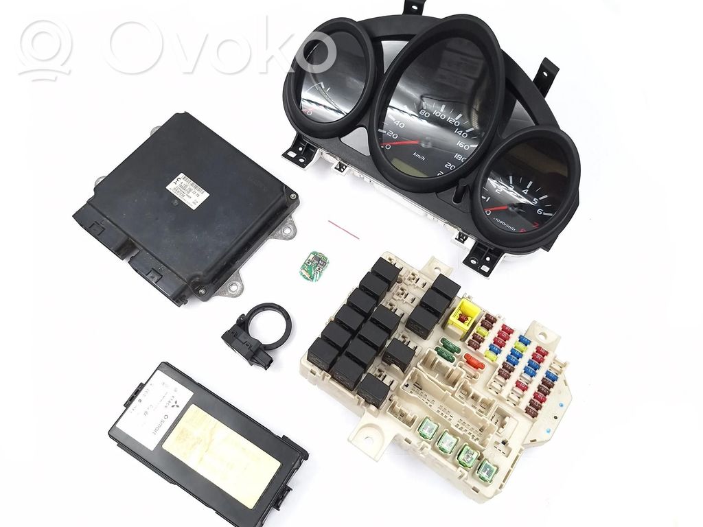 Mitsubishi Colt Komputer / Sterownik ECU i komplet kluczy 