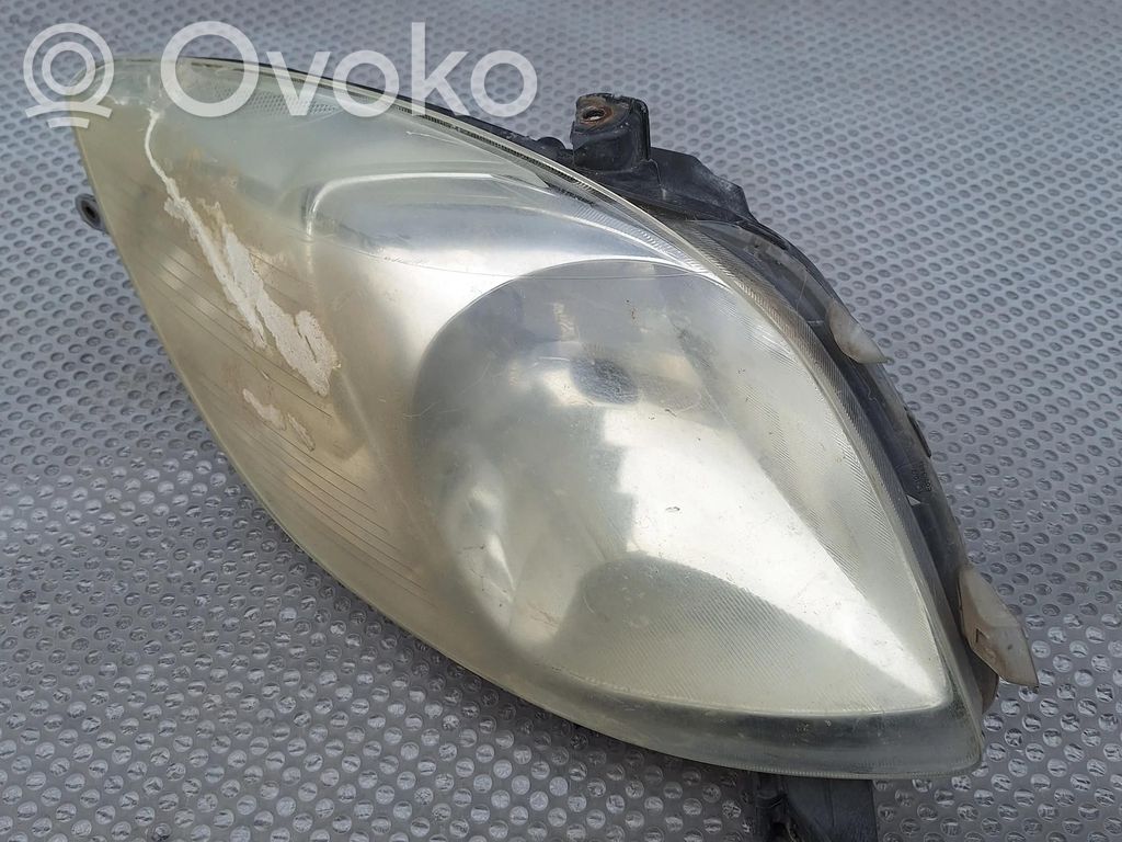 Toyota Yaris Headlight/headlamp 