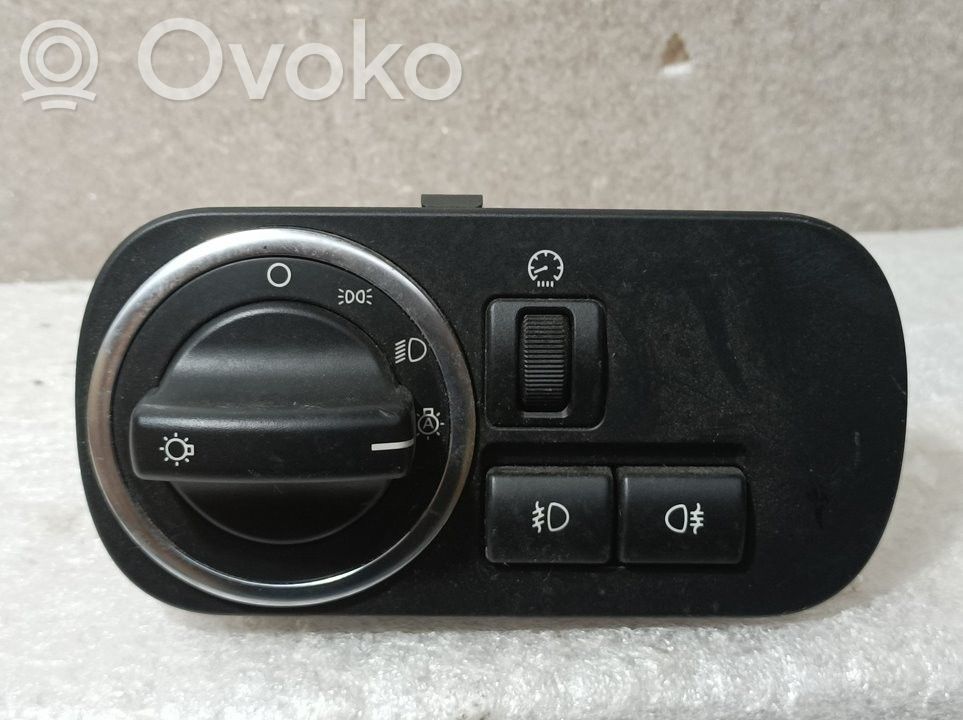 Light switch   E0201043,535088832