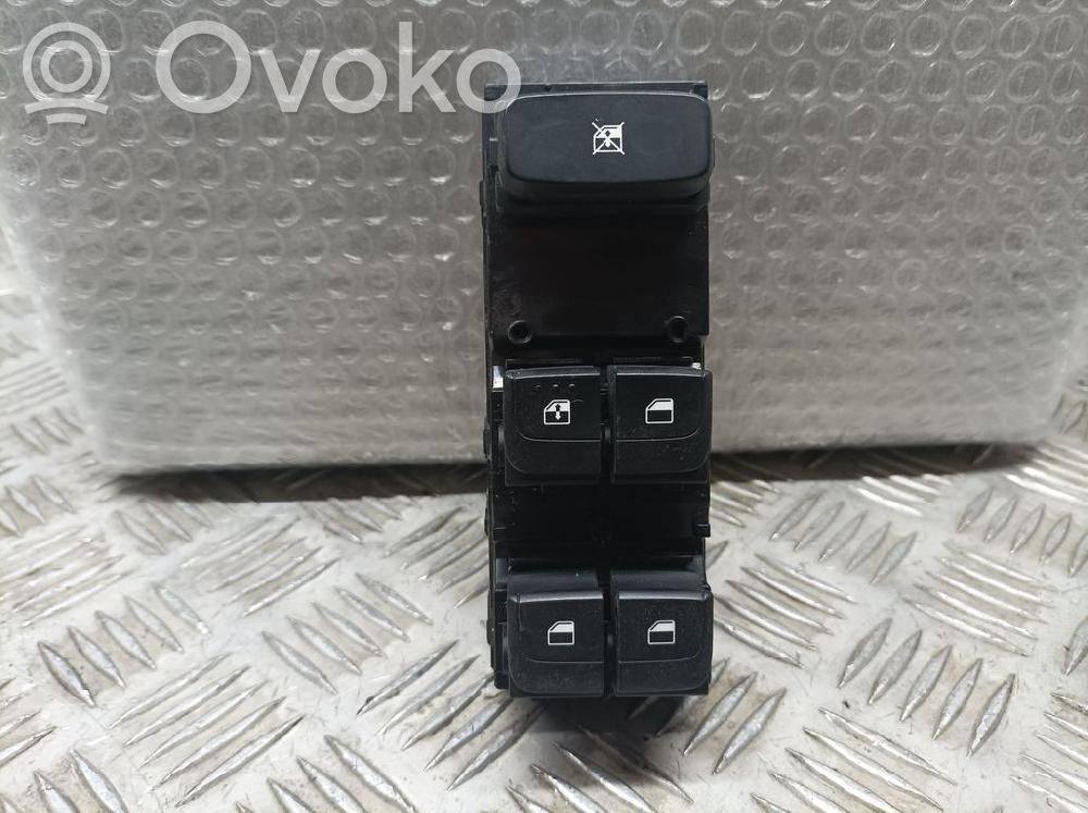 KIA Stonic Electric window control switch 