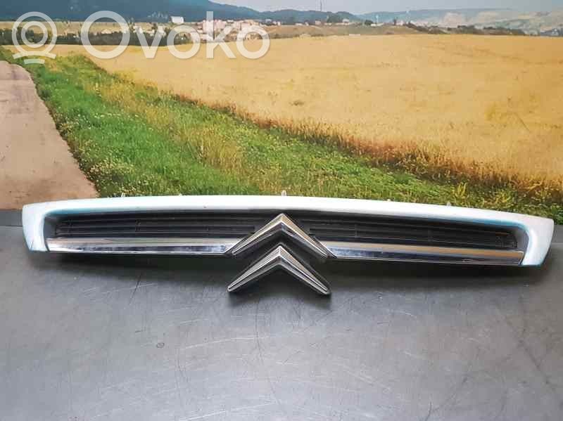 Citroen C8 Priekšējais režģis 