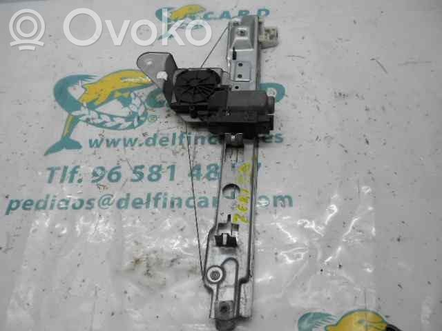 Regulador manual de la ventanilla trasera