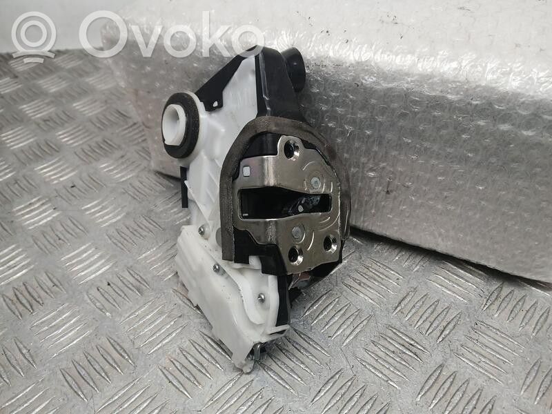 Toyota Yaris Zamek drzwi przednich 