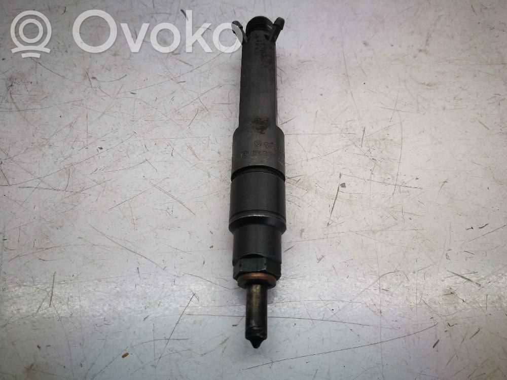 Inyector de combustible   028130203F