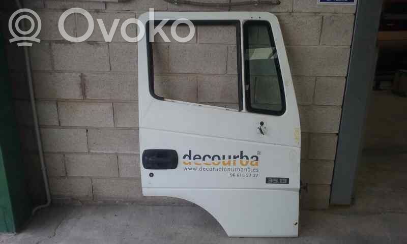 Nissan Atleon Drzwi przednie 