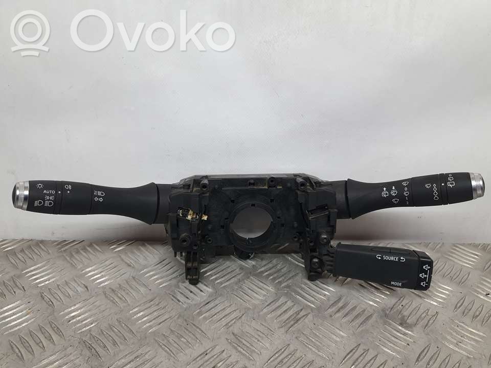 Renault Clio V Pyyhkijän vipu