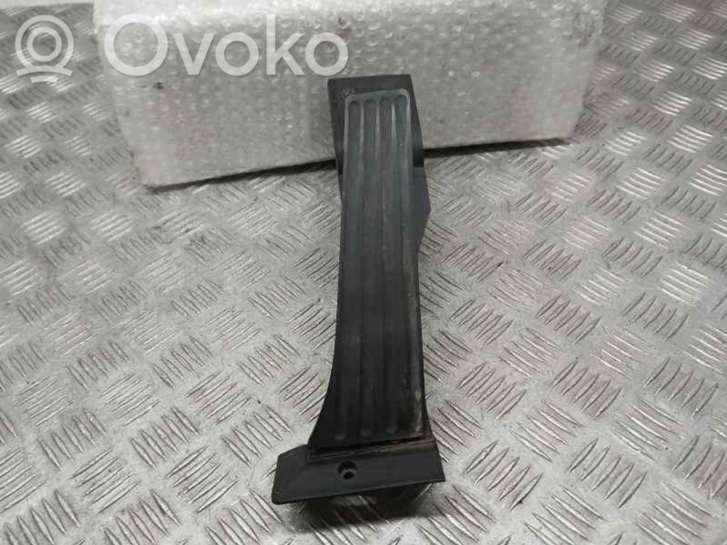 Pedal del acelerador   6766931