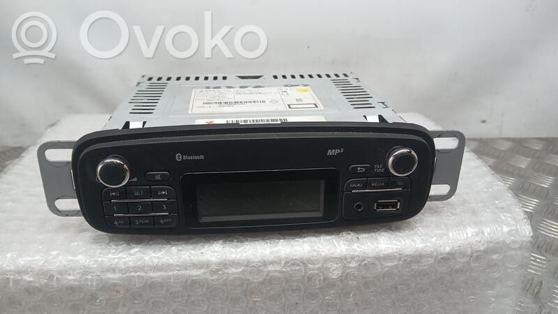 Renault Clio IV Panel / Radioodtwarzacz CD/DVD/GPS 