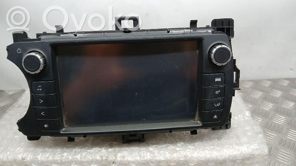 Toyota Yaris Panel / Radioodtwarzacz CD/DVD/GPS 
