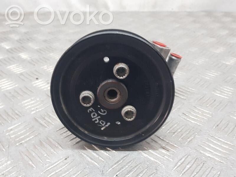 Ohjaustehostimen pumppu   7P6422154
