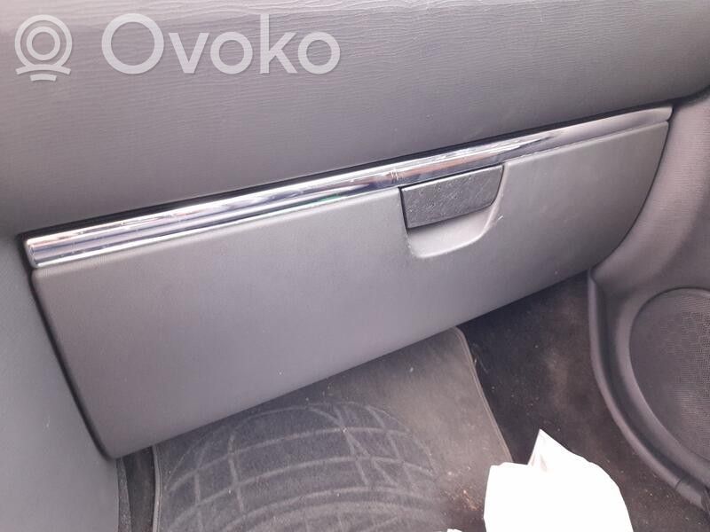 Citroen C6 Daiktadėžė 
