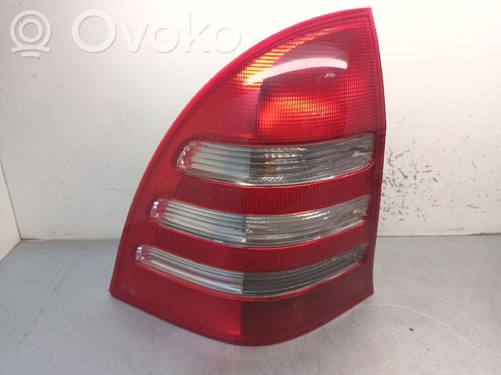 Mercedes-Benz C W203 Lampă spate în caroserie