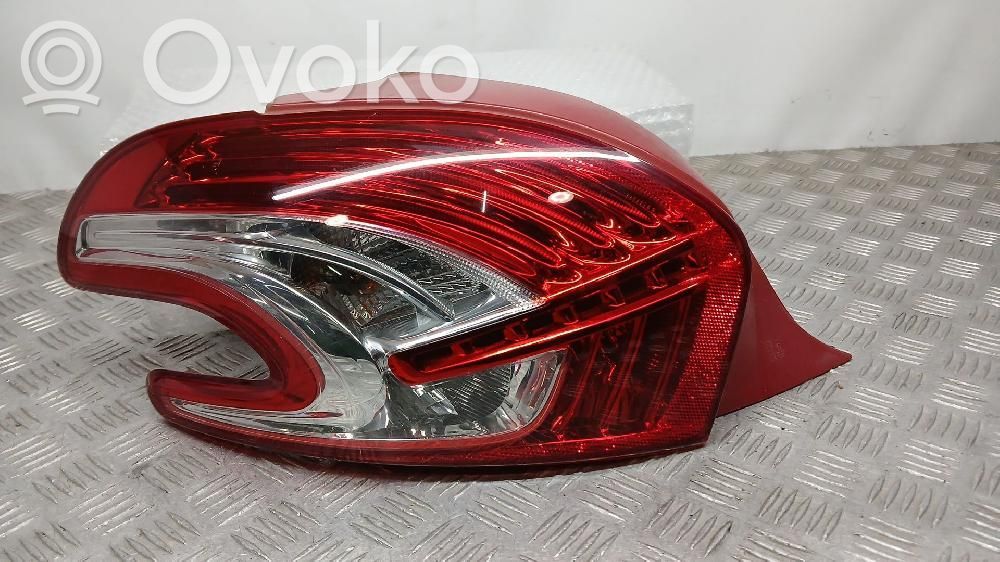 Peugeot 208 I Lampă spate în caroserie 