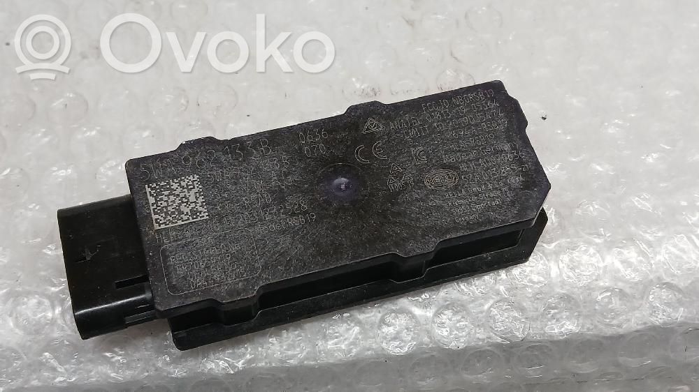 Sonstige Steuergeräte / Module   5WA962133B,5ZA013855