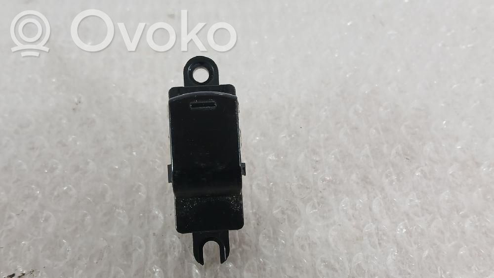 Nissan Note (E12) Interruttore di controllo dell’alzacristalli elettrico