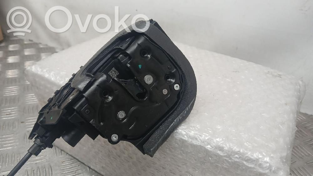 Tesla Model 3 Aizmugurē slēdzene 