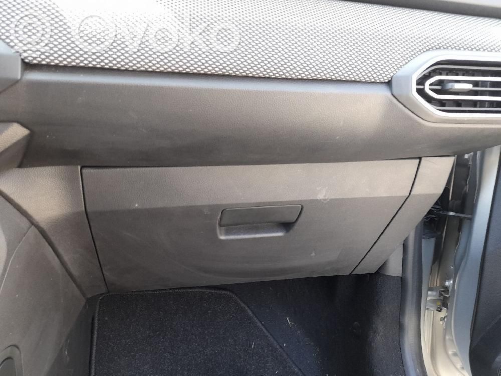 Dacia Sandero III Guantera 