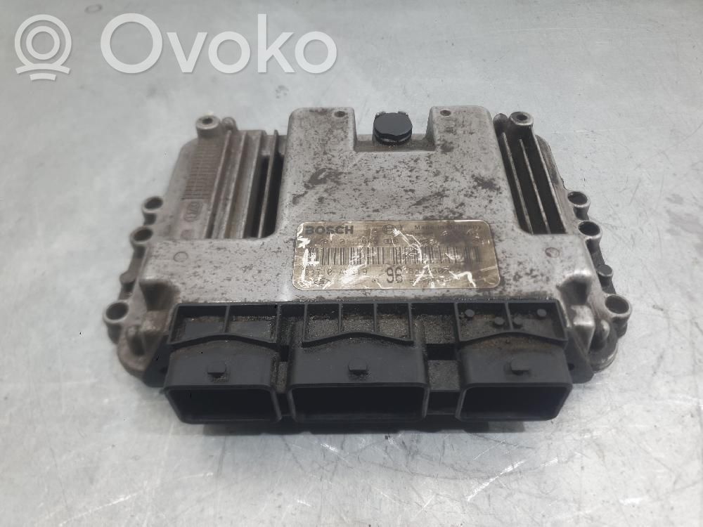 Unidad de control/módulo del motor   8200305678,BOSCH