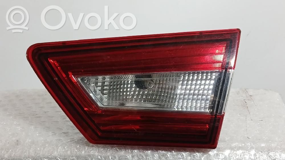Renault Clio IV Luci posteriori del portellone del bagagliaio