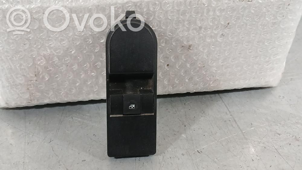 Interruptor del elevalunas eléctrico   13197132,93162821