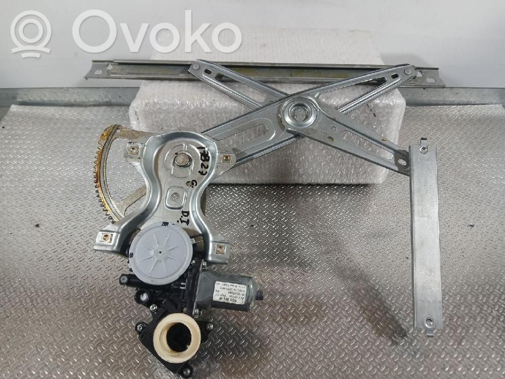 Toyota Yaris Alzacristalli della portiera anteriore con motorino