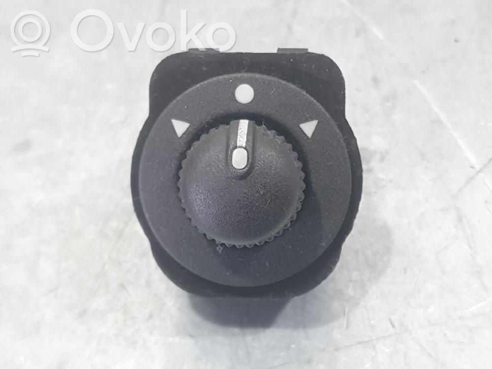 Comutator oglinzi laterale   B569