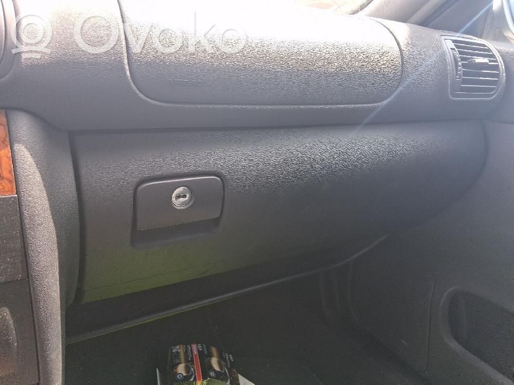 Handschuhfach   8L18570955FS