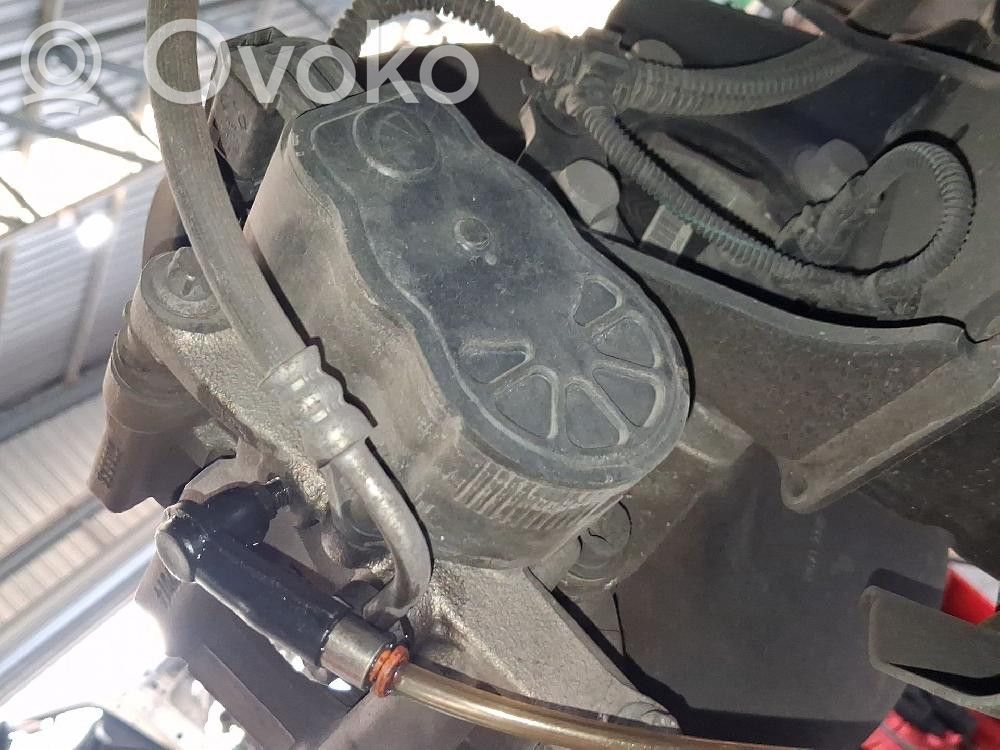 Peugeot 3008 II Tylny zacisk hamulcowy 