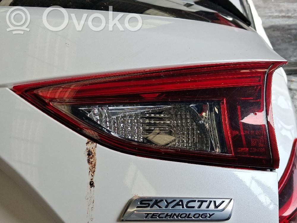 Mazda 3 II Feux arrière sur hayon